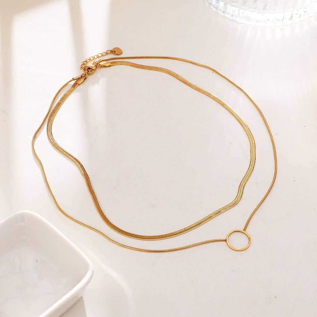 Doppelkette mit Kreis und flacher Kette