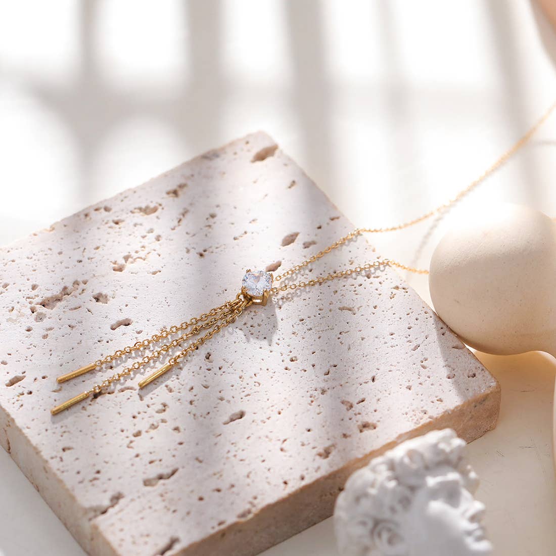 Goldene Strass-Halskette mit Anhängerkette