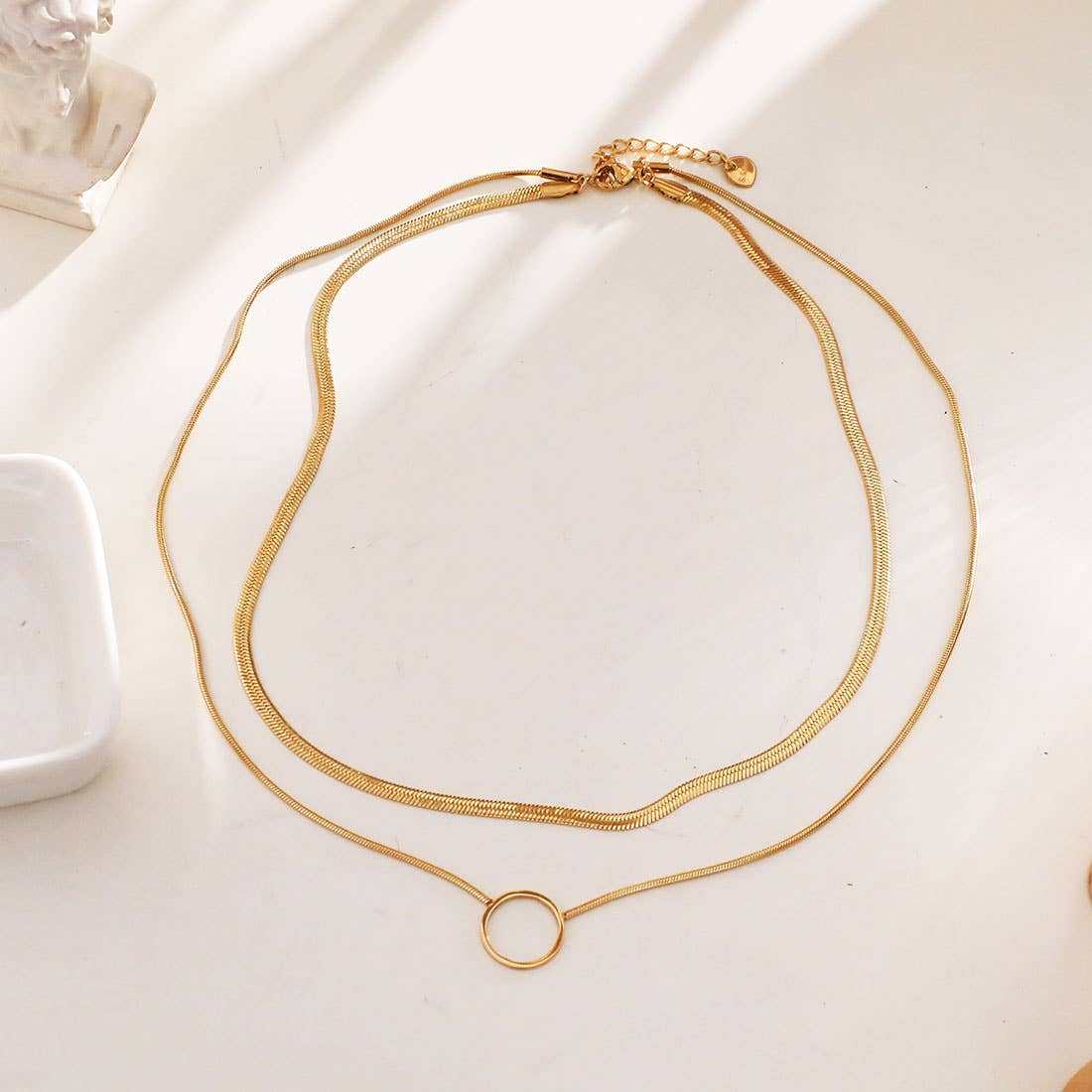 Doppelkette mit Kreis und flacher Kette