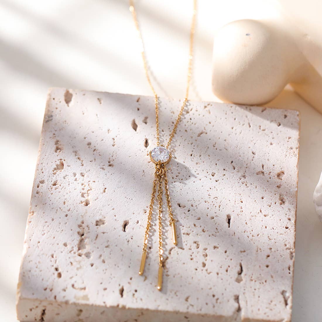 Goldene Strass-Halskette mit Anhängerkette